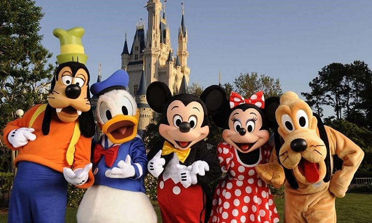 Publicitários lançam campanha para levar crianças barradas em shopping à Disney