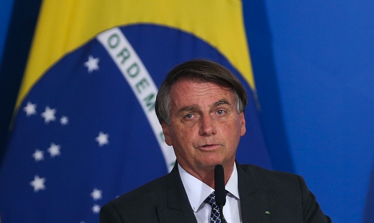 Jair Bolsonaro apresenta melhora e segue em tratamento