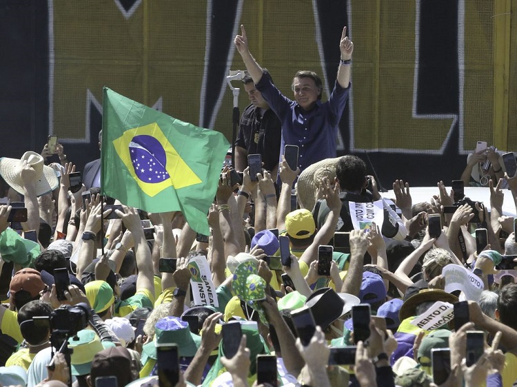 Bolsonaro faz a aposta mais alta