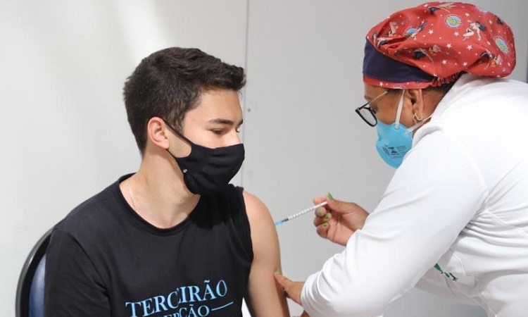 Florianópolis continua vacinação contra Covid-19 nesta quarta