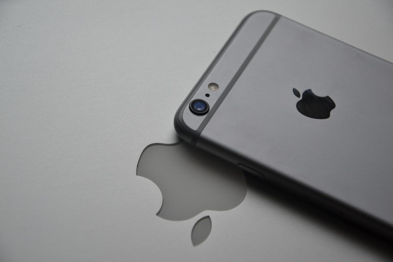 Apple alerta para falha que permite controlar iPhones e Macs; veja como  atualizar, Tecnologia